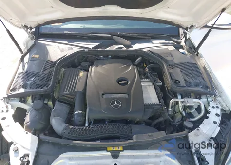 2016 Mercedes-Benz C 300 4Matic из США, поврежденный, VIN 55SWF4KB5GU109384